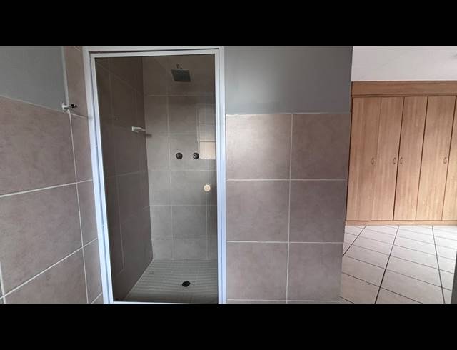 5 BEDROOM HOUSE TO LET IN STONEHENGE